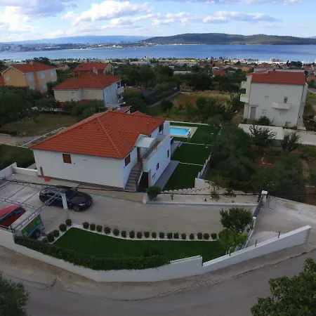 Mustapic Tatil Evi Kastela