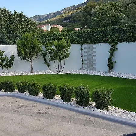Mustapic * Kastela